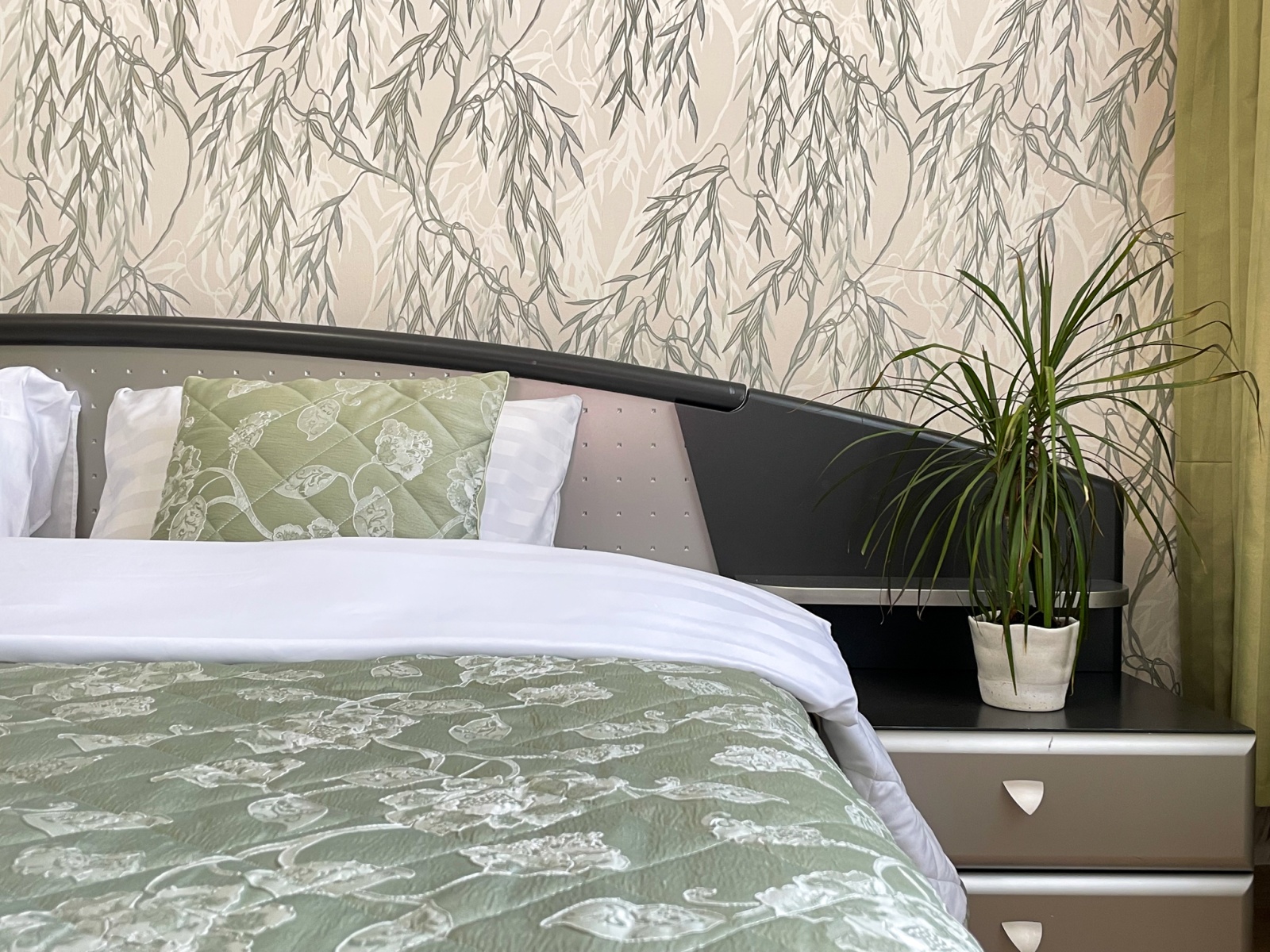 Просторные апартаменты Like Home Apartment у м. Oзepная