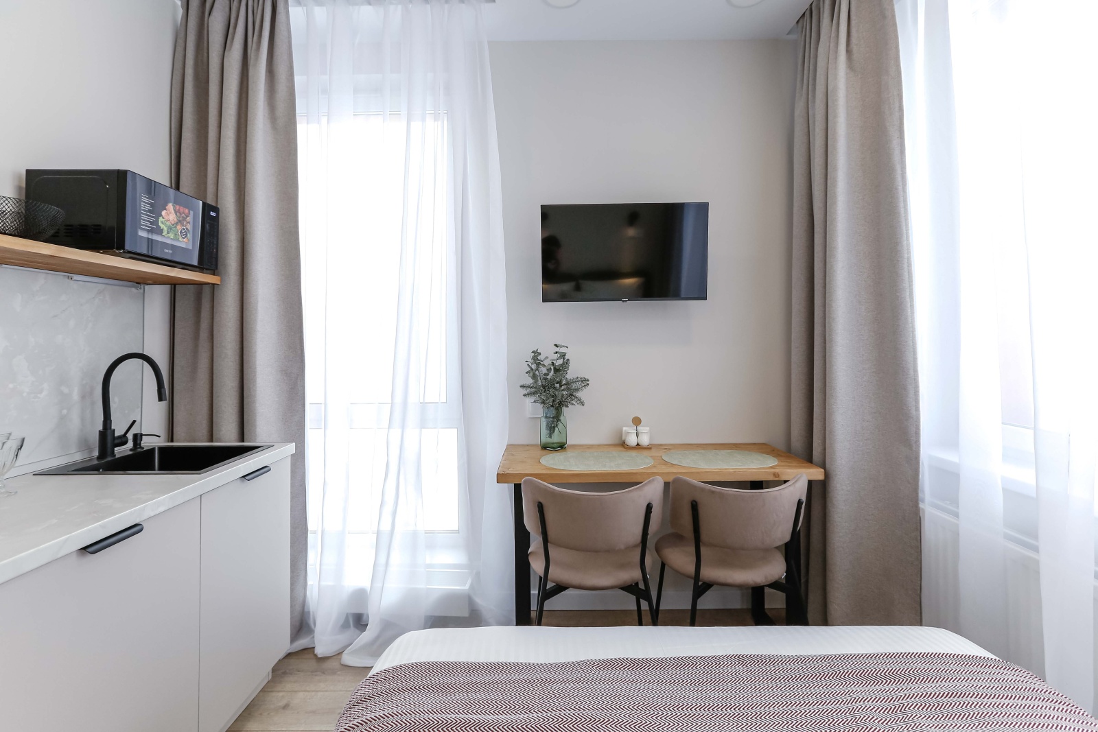 Уютная студия на Новоостаповской