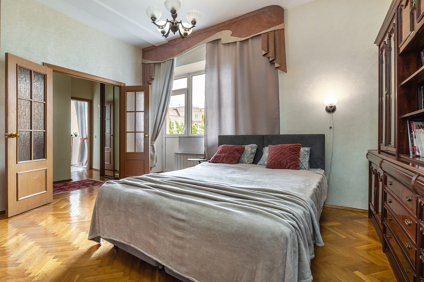 1-комнатная квартира в доме памятнике архитектуры рядом с Плехановским институтом.