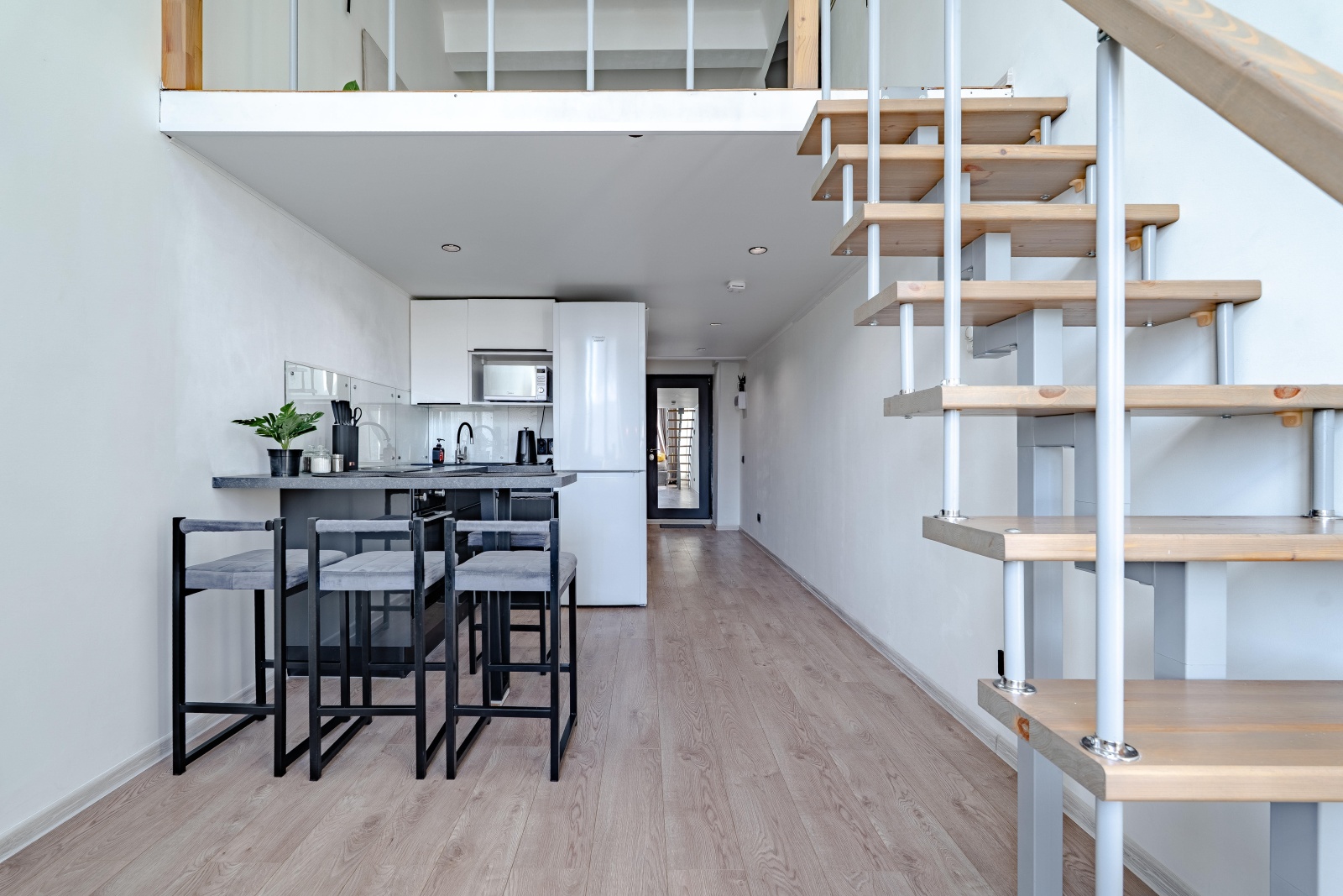 Двухуровневые апартаменты в здании бизнес класса рядом с метро Сокол