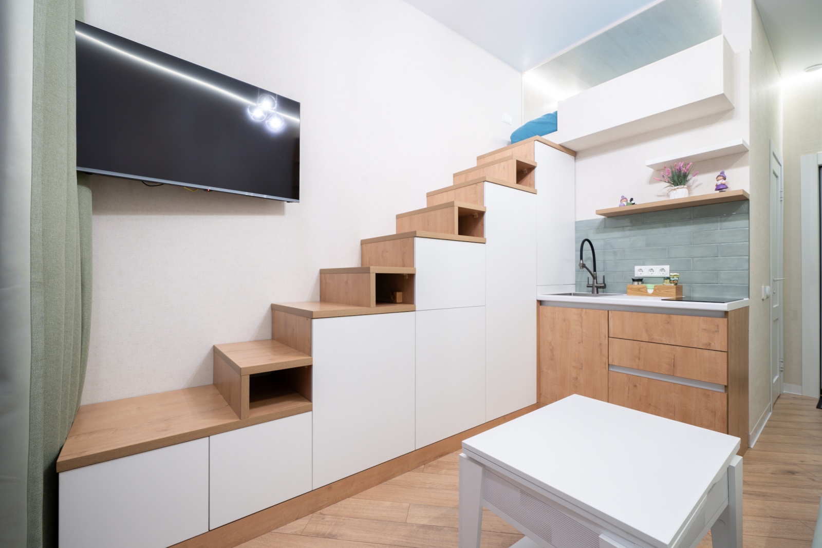 Квартира-студия с завораживающим видом на старую Москву