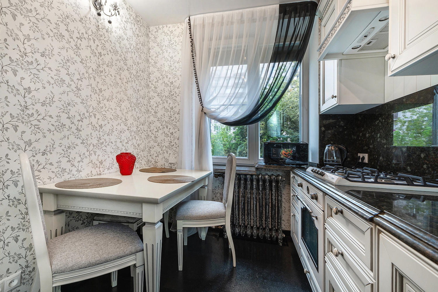 РЯДОМ С КИЕВСКИМ ВОКЗАЛОМ, 1-комнатная современная квартира с кондиционером 