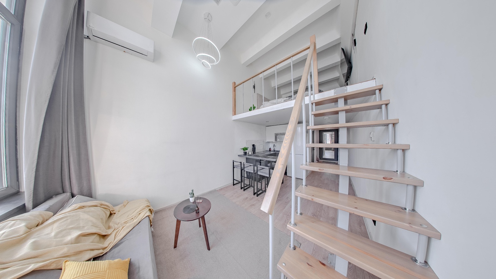 Двухуровневые апартаменты в здании бизнес класса рядом с метро Сокол