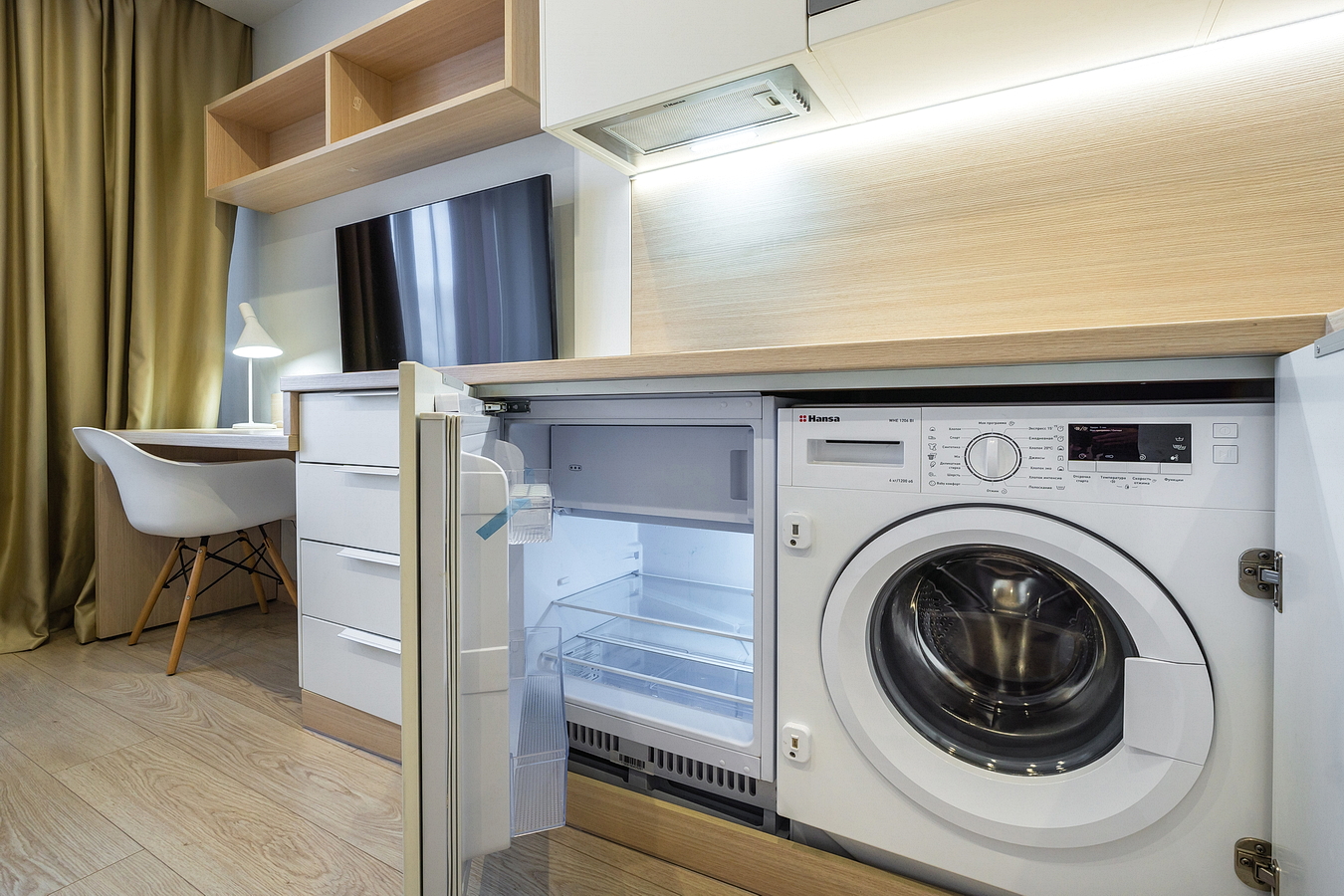 Рядом с Диснейлендом бизнес-студия с видом на Москва-реку!