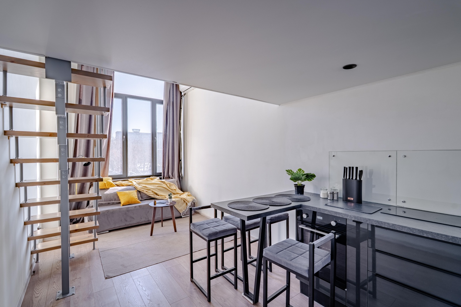 Двухуровневые апартаменты в здании бизнес класса рядом с метро Сокол