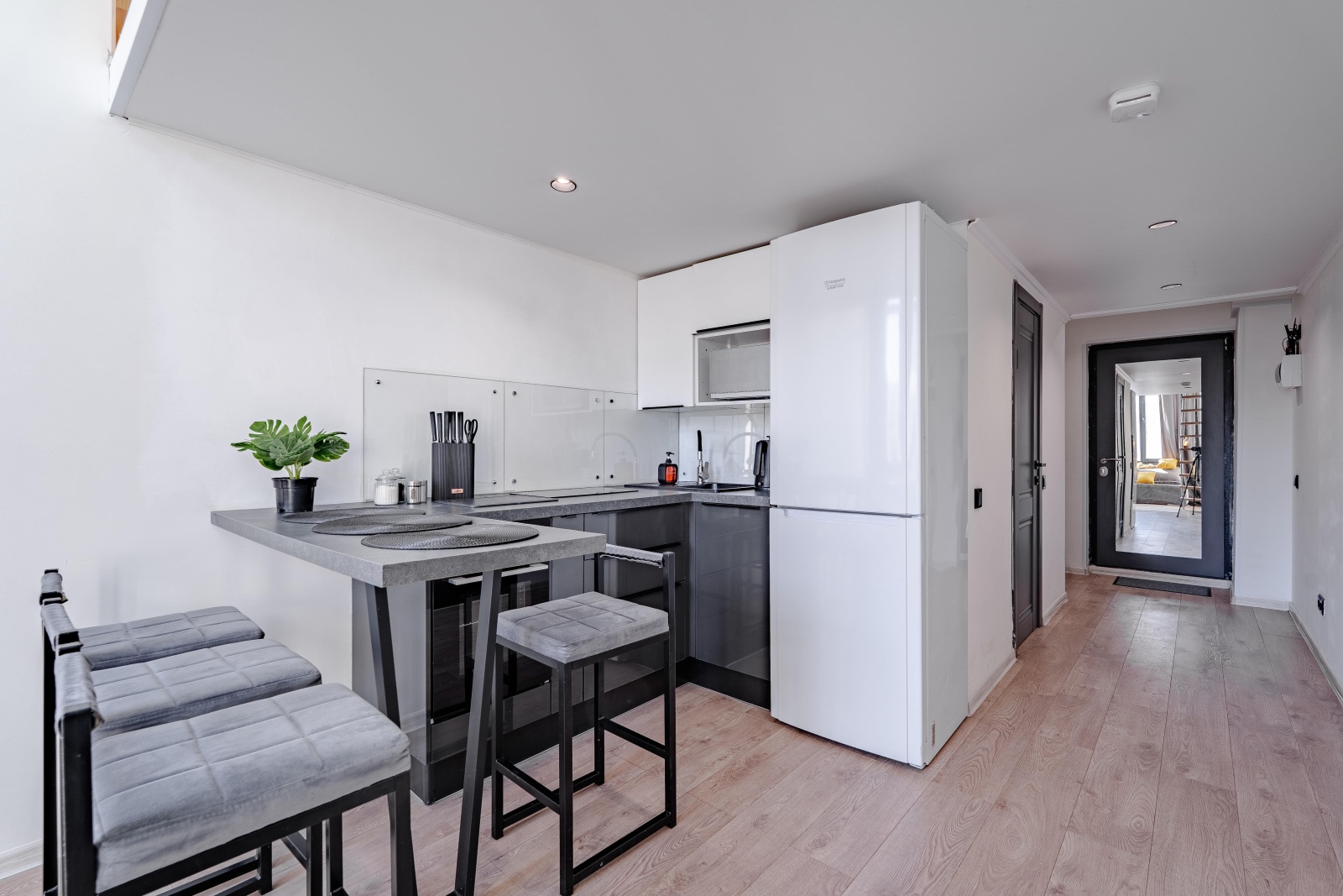 Двухуровневые апартаменты в здании бизнес класса рядом с метро Сокол