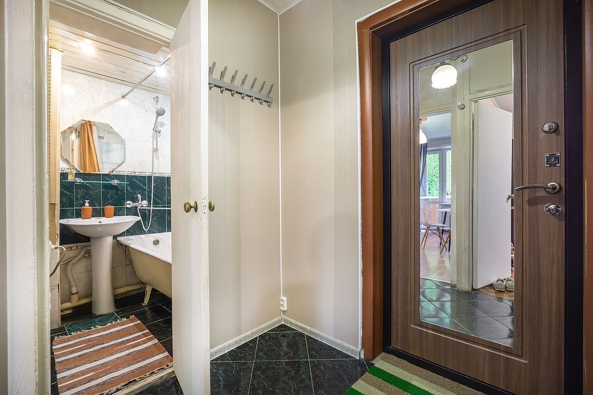 Рядом с ВДНХ 1-комнатная квартира для 5 гостей!